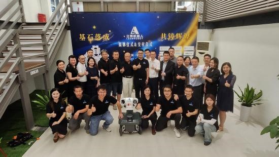 深圳外服集團(tuán)攜手立昂機(jī)器人開(kāi)啟"科技+ 服務(wù)"雙輪驅(qū)動(dòng)賦能城市治理新范式